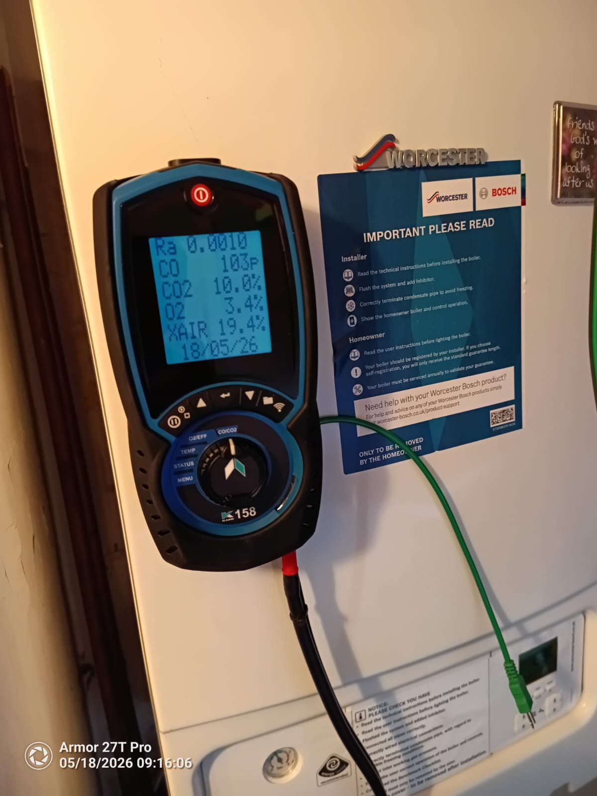 Boiler servicing with flue gas analyser